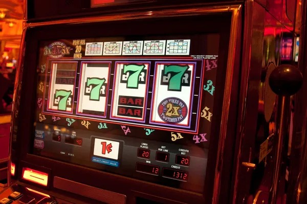 Sakong tables on demo pg mobile app showing live dealers and player seats